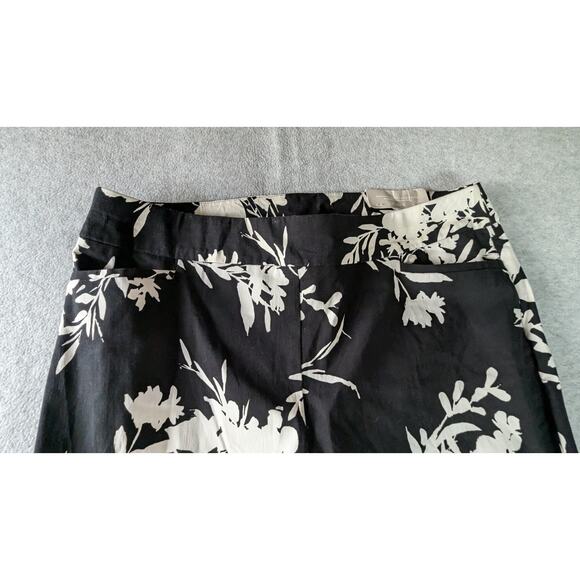 NWT CHICOS Pants 2.5R 14R Brigitte Slim Leg Floral Print So Slimming - Picture 2 of 9